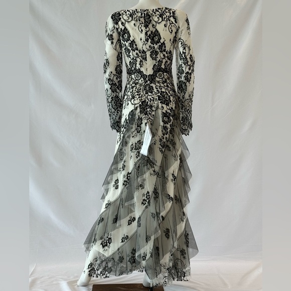 BCBG MaxAzria  Scalloped Lace Maxi Gown Size 0 Black& White NWT - Picture 6 of 13